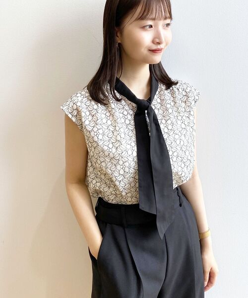 index（インデックス）の「◆オールレースボウタイブラウス/バンドカラー【洗濯機洗い可】（シャツ/ブラウス・レディース・ベージュ系その他7/チャコール/ホワイト系7・42/36/38/40）」の5枚目の写真