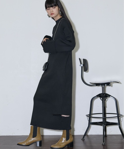 THE YOn（ザヨン）の「スラッシュヘムワイドカフリブニットワンピース（ワンピース・レディース・ブラック/カーキ/アイボリー・FREE）」の2枚目の写真