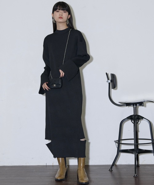 THE YOn（ザヨン）の「スラッシュヘムワイドカフリブニットワンピース（ワンピース・レディース・ブラック/カーキ/アイボリー・FREE）」の15枚目の写真