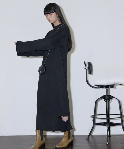 THE YOn（ザヨン）の「スラッシュヘムワイドカフリブニットワンピース（ワンピース・レディース・ブラック/カーキ/アイボリー・FREE）」の22枚目の写真