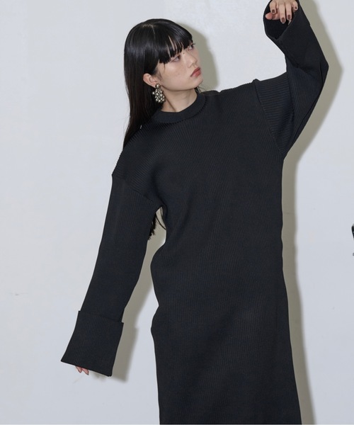 THE YOn（ザヨン）の「スラッシュヘムワイドカフリブニットワンピース（ワンピース・レディース・ブラック/カーキ/アイボリー・FREE）」の18枚目の写真
