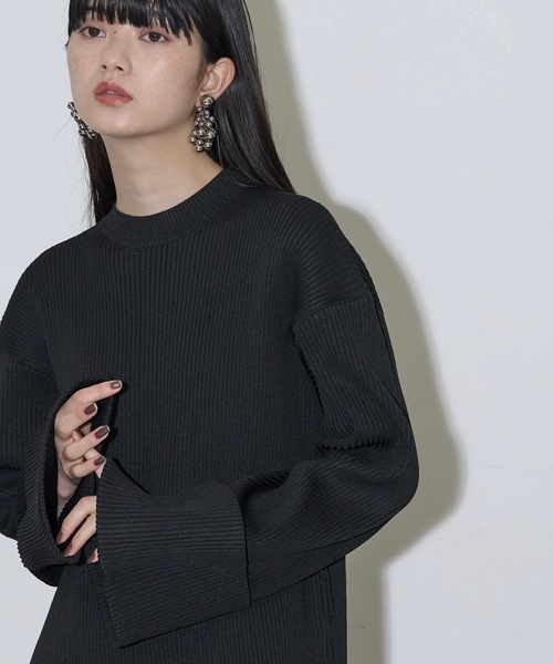 THE YOn（ザヨン）の「スラッシュヘムワイドカフリブニットワンピース（ワンピース・レディース・ブラック/カーキ/アイボリー・FREE）」の19枚目の写真