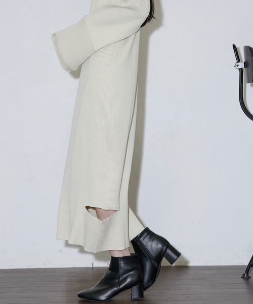 THE YOn（ザヨン）の「スラッシュヘムワイドカフリブニットワンピース（ワンピース・レディース・ブラック/カーキ/アイボリー・FREE）」の7枚目の写真