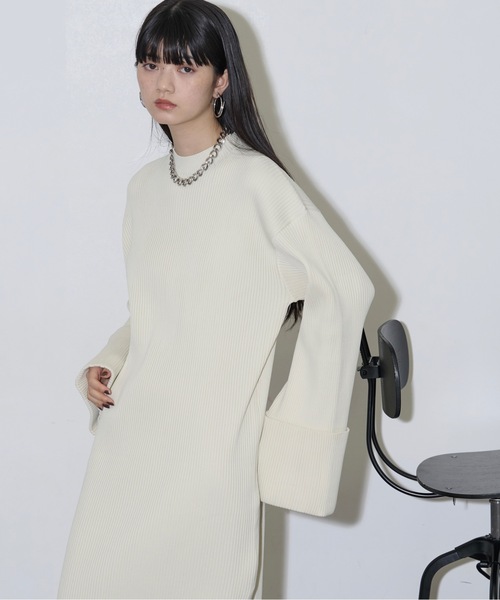 THE YOn（ザヨン）の「スラッシュヘムワイドカフリブニットワンピース（ワンピース・レディース・ブラック/カーキ/アイボリー・FREE）」の9枚目の写真
