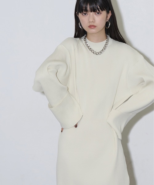 THE YOn（ザヨン）の「スラッシュヘムワイドカフリブニットワンピース（ワンピース・レディース・ブラック/カーキ/アイボリー・FREE）」の8枚目の写真