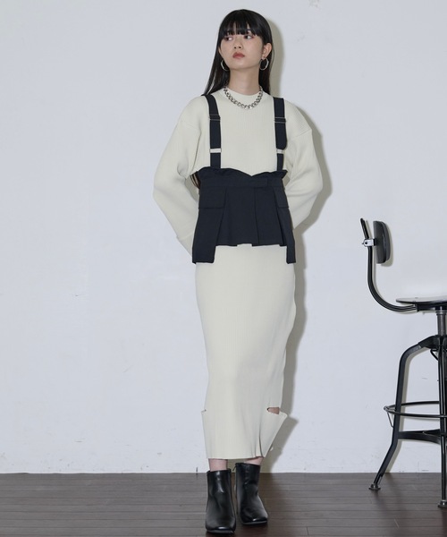 THE YOn（ザヨン）の「スラッシュヘムワイドカフリブニットワンピース（ワンピース・レディース・ブラック/カーキ/アイボリー・FREE）」の13枚目の写真