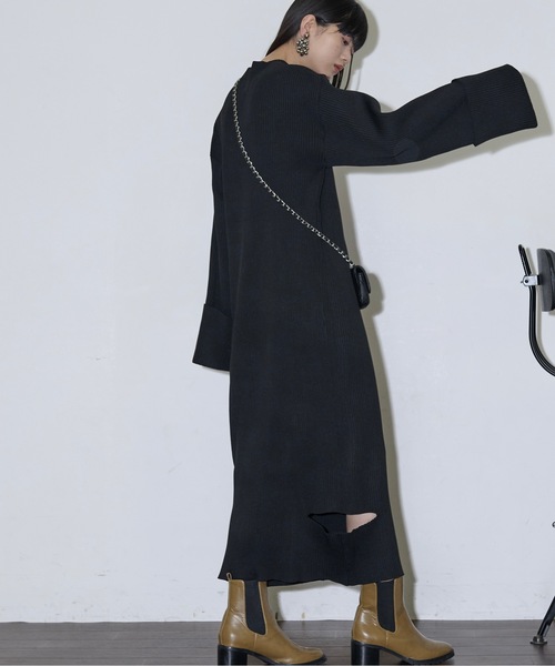 THE YOn（ザヨン）の「スラッシュヘムワイドカフリブニットワンピース（ワンピース・レディース・ブラック/カーキ/アイボリー・FREE）」の20枚目の写真