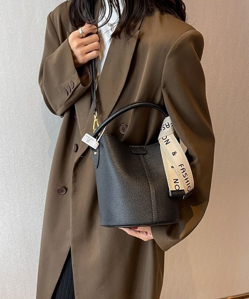 c.u.l（シーユーエル）の「着脱可能リボン付き レザーライク ショルダーバケツバッグ cula749（ショルダーバッグ・レディース・ベージュ/ブラック/ブラウン・FREE）」の4枚目の写真