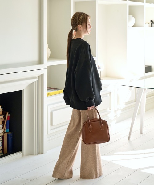 UNE MANSION（ユヌマンション）の「【マタニティウェア可能】カッティングアンバランスオーバーサイズトレーナー（スウェット・レディース・ブラック/グリーン/アイボリー・FREE）」の13枚目の写真