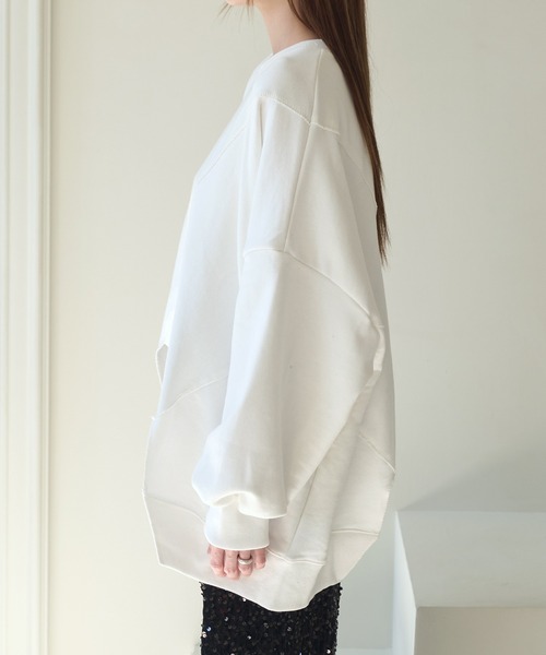 UNE MANSION（ユヌマンション）の「【マタニティウェア可能】カッティングアンバランスオーバーサイズトレーナー（スウェット・レディース・ブラック/グリーン/アイボリー・FREE）」の22枚目の写真