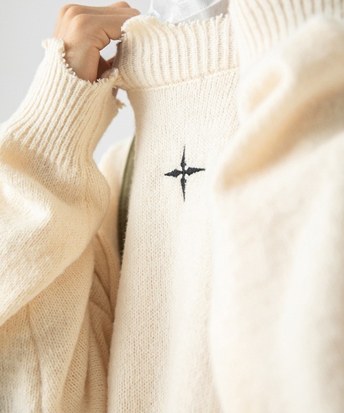 Ressaca(レサーカ)の「不規則ダメージ加工 ワンポイント刺繍クルーネックニットセーター(ニット/セーター・メンズ・オフホワイト/ブラック・L/M/XL)」の10枚目の写真