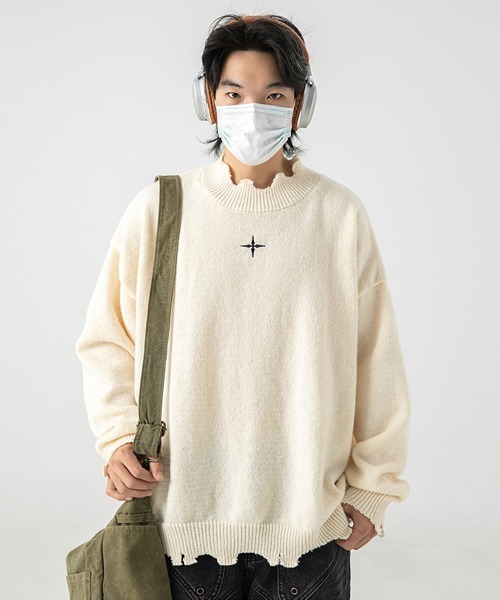 Ressaca(レサーカ)の「不規則ダメージ加工 ワンポイント刺繍クルーネックニットセーター(ニット/セーター・メンズ・オフホワイト/ブラック・L/M/XL)」の4枚目の写真