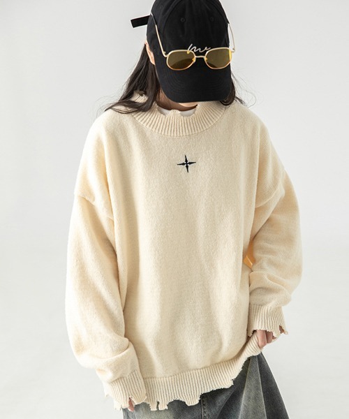 Ressaca(レサーカ)の「不規則ダメージ加工 ワンポイント刺繍クルーネックニットセーター(ニット/セーター・メンズ・オフホワイト/ブラック・L/M/XL)」の3枚目の写真