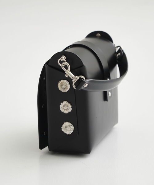 TOGA PULLA（トーガ　プルラ）の「【TOGA PULLA/トーガプルラ】Chain bag/チェーンレザーショルダーバッグ/TZ241-AG948（ショルダーバッグ・レディース・ホワイト/ブラック・FREE）」の6枚目の写真