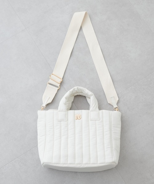 natural couture(ナチュラルクチュール)の「軽量キルトNショルダー(ショルダーバッグ・レディース・アイボリー/グレイッシュベージュ/サックスブルー/ブラック・FREE)」の6枚目の写真