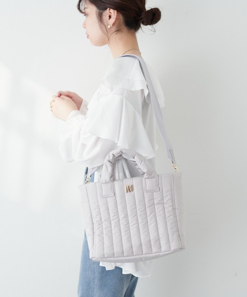natural couture(ナチュラルクチュール)の「軽量キルトNショルダー(ショルダーバッグ・レディース・アイボリー/グレイッシュベージュ/サックスブルー/ブラック・FREE)」の10枚目の写真