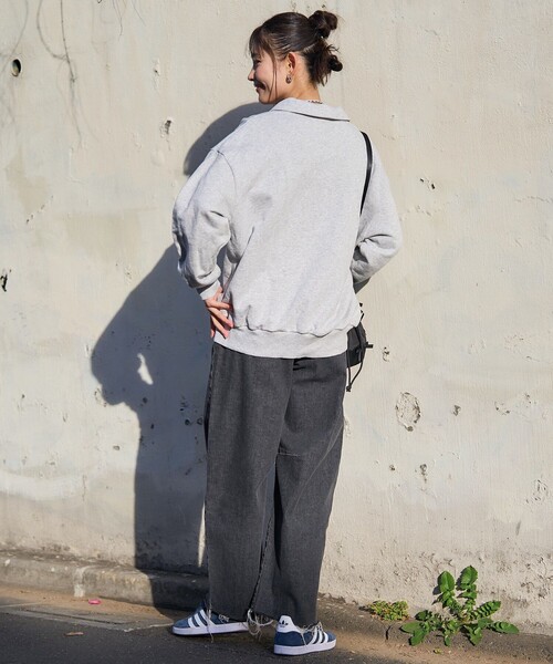 FREAK'S STORE(フリークスストア)の「SOMETHING × FREAK'S STORE/サムシング 別注 TUCK CURVE WIDE/タックカーブワイド/カーブデニム/デニムパンツ(デニムパンツ・レディース・ネイビー/サックスブルー/ブラック・SMALL/MEDIUM)」の7枚目の写真