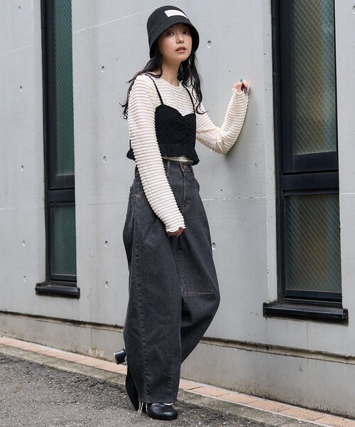 FREAK'S STORE(フリークスストア)の「SOMETHING × FREAK'S STORE/サムシング 別注 TUCK CURVE WIDE/タックカーブワイド/カーブデニム/デニムパンツ(デニムパンツ・レディース・ネイビー/サックスブルー/ブラック・SMALL/MEDIUM)」の11枚目の写真