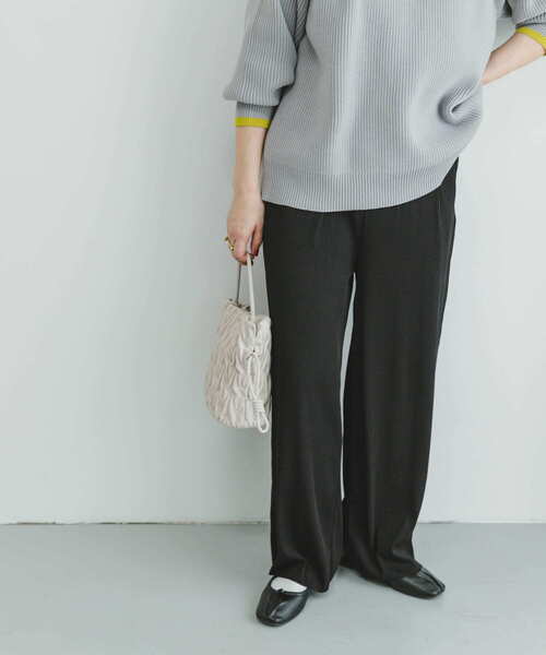 ITEMS URBANRESEARCH（アイテムズ アーバンリサーチ）の「セルフカットプリーツイージーパンツ（その他パンツ・レディース・ブラック/オフホワイト/ブラウン・FREE）」の2枚目の写真