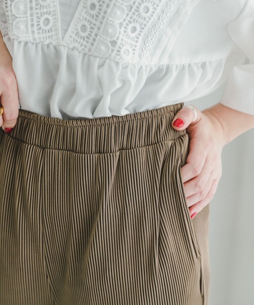 ITEMS URBANRESEARCH（アイテムズ アーバンリサーチ）の「セルフカットプリーツイージーパンツ（その他パンツ・レディース・ブラック/オフホワイト/ブラウン・FREE）」の21枚目の写真