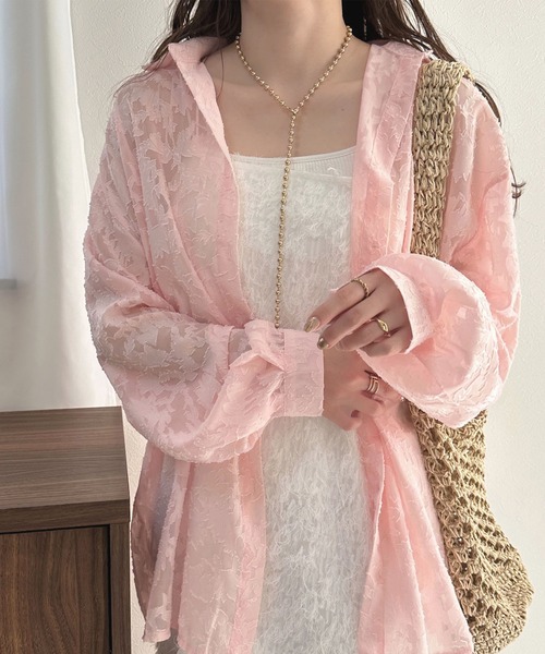 Futier land(フューティアランド)の「大人っぽく着こなす主役アイテム。ジャガードフラワーシアーシャツ(シャツ/ブラウス・レディース・ライトグリーン/アイボリー/グレー/ブラック/ブラウン/ライトブルー/ライトピンク・FREE/SMALL)」の7枚目の写真