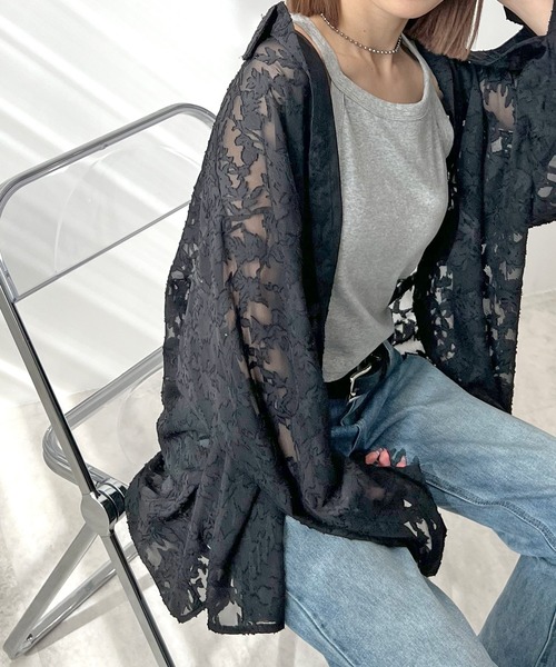 Futier land(フューティアランド)の「大人っぽく着こなす主役アイテム。ジャガードフラワーシアーシャツ(シャツ/ブラウス・レディース・ライトグリーン/アイボリー/グレー/ブラック/ブラウン/ライトブルー/ライトピンク・FREE/SMALL)」の3枚目の写真