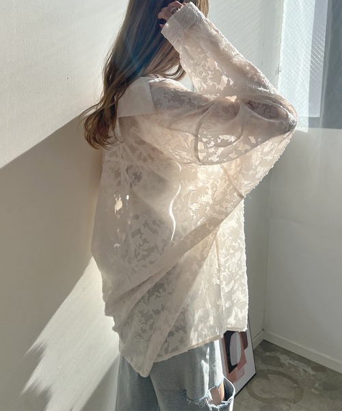 Futier land(フューティアランド)の「大人っぽく着こなす主役アイテム。ジャガードフラワーシアーシャツ(シャツ/ブラウス・レディース・ライトグリーン/アイボリー/グレー/ブラック/ブラウン/ライトブルー/ライトピンク・FREE/SMALL)」の11枚目の写真