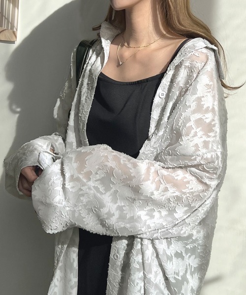 Futier land(フューティアランド)の「大人っぽく着こなす主役アイテム。ジャガードフラワーシアーシャツ(シャツ/ブラウス・レディース・ライトグリーン/アイボリー/グレー/ブラック/ブラウン/ライトブルー/ライトピンク・FREE/SMALL)」の20枚目の写真