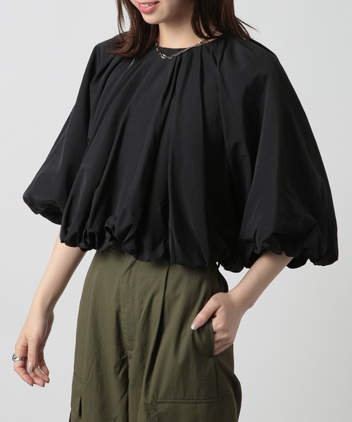 MAISON BREEZE（メゾンブリーズ）の「【MAISON BREEZE】ショートバルーンギャザーブルオーバー trc（シャツ/ブラウス・レディース・ブラック/オフホワイト/グレー・FREE）」の2枚目の写真