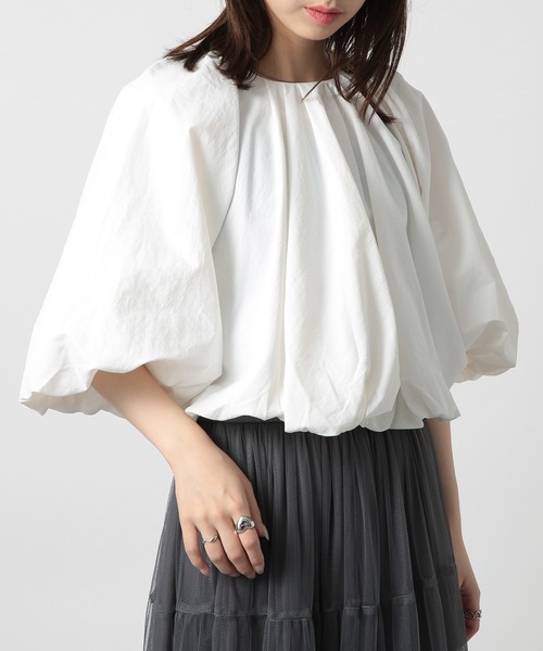 MAISON BREEZE（メゾンブリーズ）の「【MAISON BREEZE】ショートバルーンギャザーブルオーバー trc（シャツ/ブラウス・レディース・ブラック/オフホワイト/グレー・FREE）」の5枚目の写真