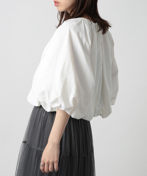 MAISON BREEZE（メゾンブリーズ）の「【MAISON BREEZE】ショートバルーンギャザーブルオーバー trc（シャツ/ブラウス・レディース・ブラック/オフホワイト/グレー・FREE）」の6枚目の写真