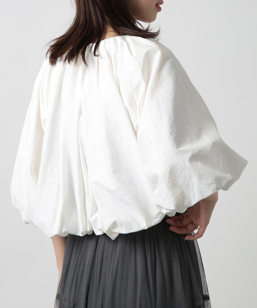 MAISON BREEZE（メゾンブリーズ）の「【MAISON BREEZE】ショートバルーンギャザーブルオーバー trc（シャツ/ブラウス・レディース・ブラック/オフホワイト/グレー・FREE）」の7枚目の写真