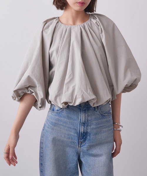 MAISON BREEZE（メゾンブリーズ）の「【MAISON BREEZE】ショートバルーンギャザーブルオーバー trc（シャツ/ブラウス・レディース・ブラック/オフホワイト/グレー・FREE）」の20枚目の写真