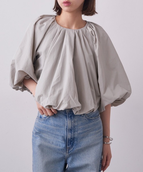 MAISON BREEZE（メゾンブリーズ）の「【MAISON BREEZE】ショートバルーンギャザーブルオーバー trc（シャツ/ブラウス・レディース・ブラック/オフホワイト/グレー・FREE）」の21枚目の写真