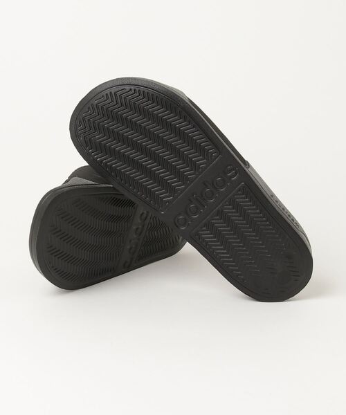 adidas(アディダス)の「アディダス adidas アディレッタ シャワー サンダル(サンダル・メンズ・ブラック×ホワイト・23.5cm/24.5cm/25.5cm/26.5cm/27.5cm/28.5cm)」の3枚目の写真