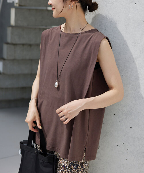 SLOBE IENA(スローブイエナ)の「ボックスプルオーバー(Tシャツ/カットソー・レディース・ブラック/ブラウン/ライトグリーン・FREE)」の1枚目の写真