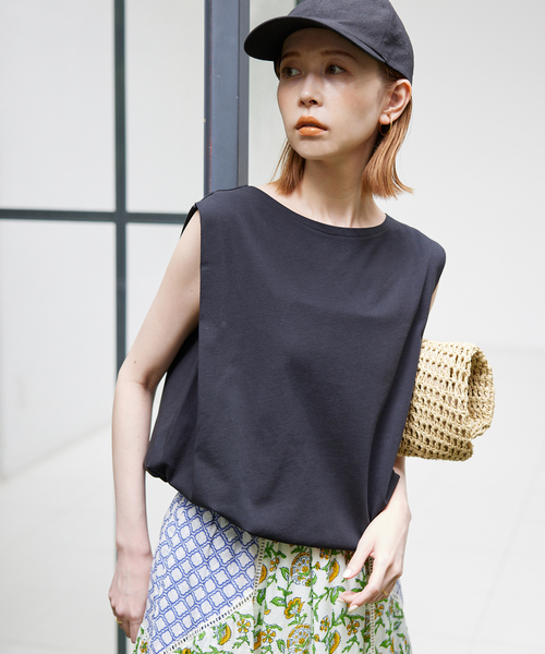 SLOBE IENA(スローブイエナ)の「ボックスプルオーバー(Tシャツ/カットソー・レディース・ブラック/ブラウン/ライトグリーン・FREE)」の2枚目の写真