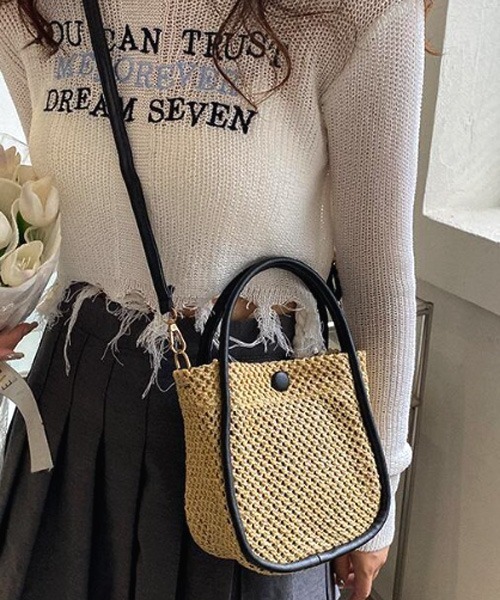 VIBGYOR Women（ヴィブジョー　ウィメン）の「【resonance】インポーチ付き　ストローバッグ　マルチウェイ　ショルダーバッグ　ハンドバッグ　浴衣（かごバッグ・レディース・ブラック系/ブラウン系/ホワイト系・FREE）」の2枚目の写真