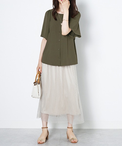 BELLUNA PLUS（ベルーナ）の「お手入れ楽々！ビンテージ素材ブラウス（シャツ/ブラウス・レディース・カーキブラウン/ブルーグレー/イエロー/ネイビー・MEDIUM/X-LARGE/LARGE）」の17枚目の写真