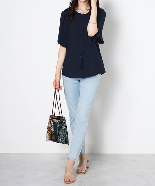 BELLUNA PLUS（ベルーナ）の「お手入れ楽々！ビンテージ素材ブラウス（シャツ/ブラウス・レディース・カーキブラウン/ブルーグレー/イエロー/ネイビー・MEDIUM/X-LARGE/LARGE）」の20枚目の写真