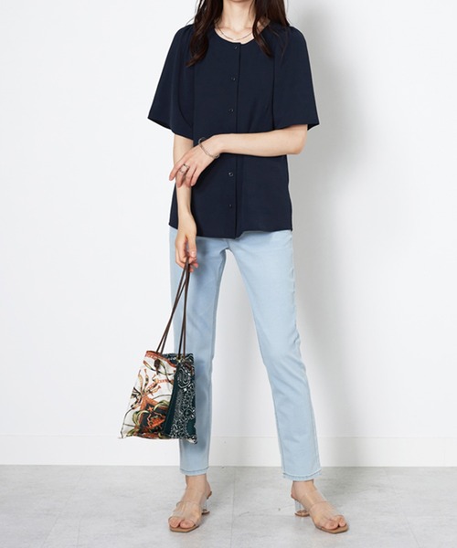 BELLUNA PLUS（ベルーナ）の「お手入れ楽々！ビンテージ素材ブラウス（シャツ/ブラウス・レディース・カーキブラウン/ブルーグレー/イエロー/ネイビー・MEDIUM/X-LARGE/LARGE）」の21枚目の写真