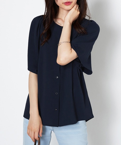 BELLUNA PLUS（ベルーナ）の「お手入れ楽々！ビンテージ素材ブラウス（シャツ/ブラウス・レディース・カーキブラウン/ブルーグレー/イエロー/ネイビー・MEDIUM/X-LARGE/LARGE）」の18枚目の写真