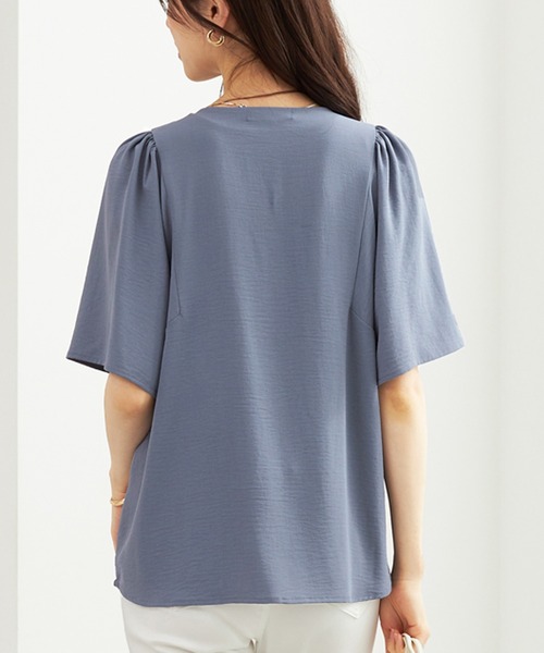 BELLUNA PLUS（ベルーナ）の「お手入れ楽々！ビンテージ素材ブラウス（シャツ/ブラウス・レディース・カーキブラウン/ブルーグレー/イエロー/ネイビー・MEDIUM/X-LARGE/LARGE）」の8枚目の写真