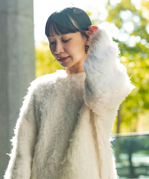 BEAMS HEART（ビームスハート）の「シャギーニット クルー プルオーバー（手洗い可能）（ニット/セーター・レディース・オフホワイト/チャコールグレー/ブルー/ブラック系その他4/イエロー系その他4/サックスブルー・FREE）」の8枚目の写真