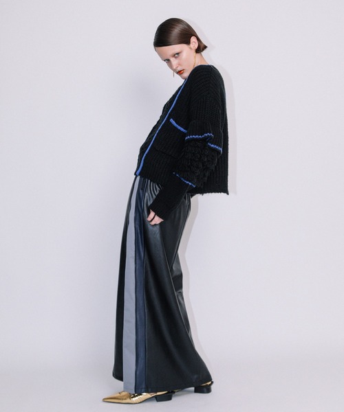 AULA AILA（アウラアイラ）の「ループフリンジニット