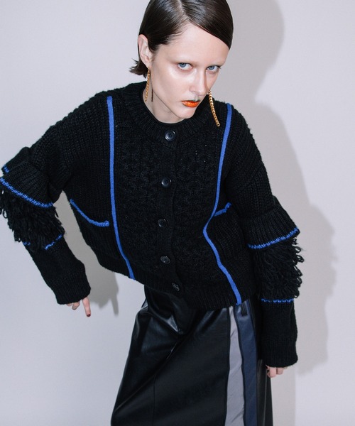 AULA AILA（アウラアイラ）の「ループフリンジニット