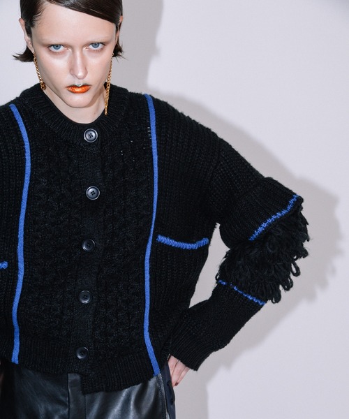 AULA AILA（アウラアイラ）の「ループフリンジニット