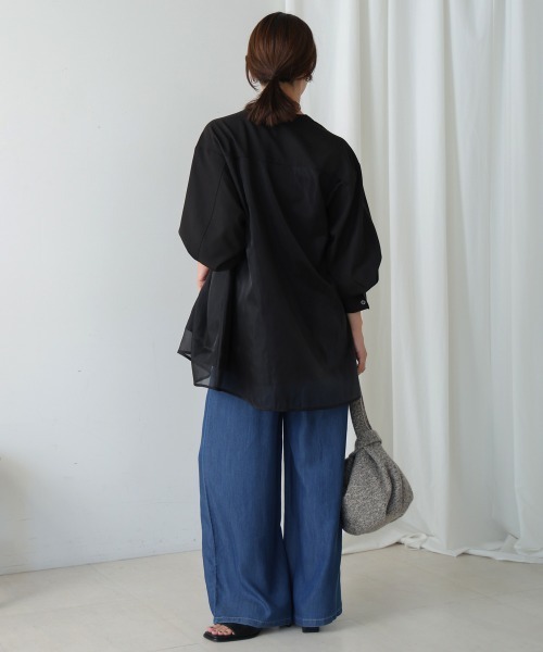 Bou Jeloud(ブージュルード)の「シアーシャツチュニック(シャツ/ブラウス・レディース・チャコールグレー/グレイッシュベージュ/ブラック・38)」の11枚目の写真