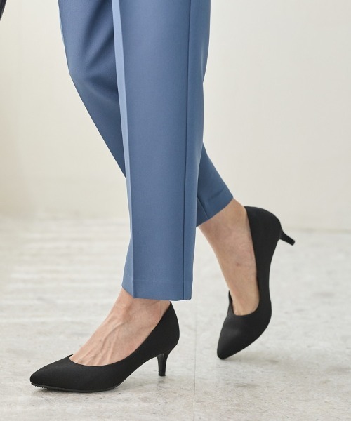 Honeys（ハニーズ）の「【はっ水/吸水速乾/抗菌防臭】美ージーポインテッドトゥパンプス（パンプス・レディース・ブラウン/ブラック/グレイッシュベージュ/シルバー/ブラック系その他/ブルーグレー/ピンク/ダークブラウン/ワインレッド・23.0/23.5/24.0/22.5/24.5/25.0/25.5）」の2枚目の写真