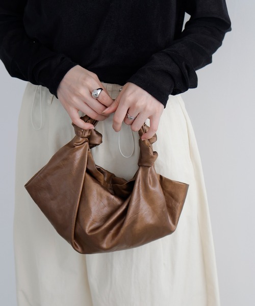 LIAN(リアン)の「サテンハンドバッグ(ハンドバッグ・レディース・ブラウン/アイボリー/ブラック・FREE)」の4枚目の写真